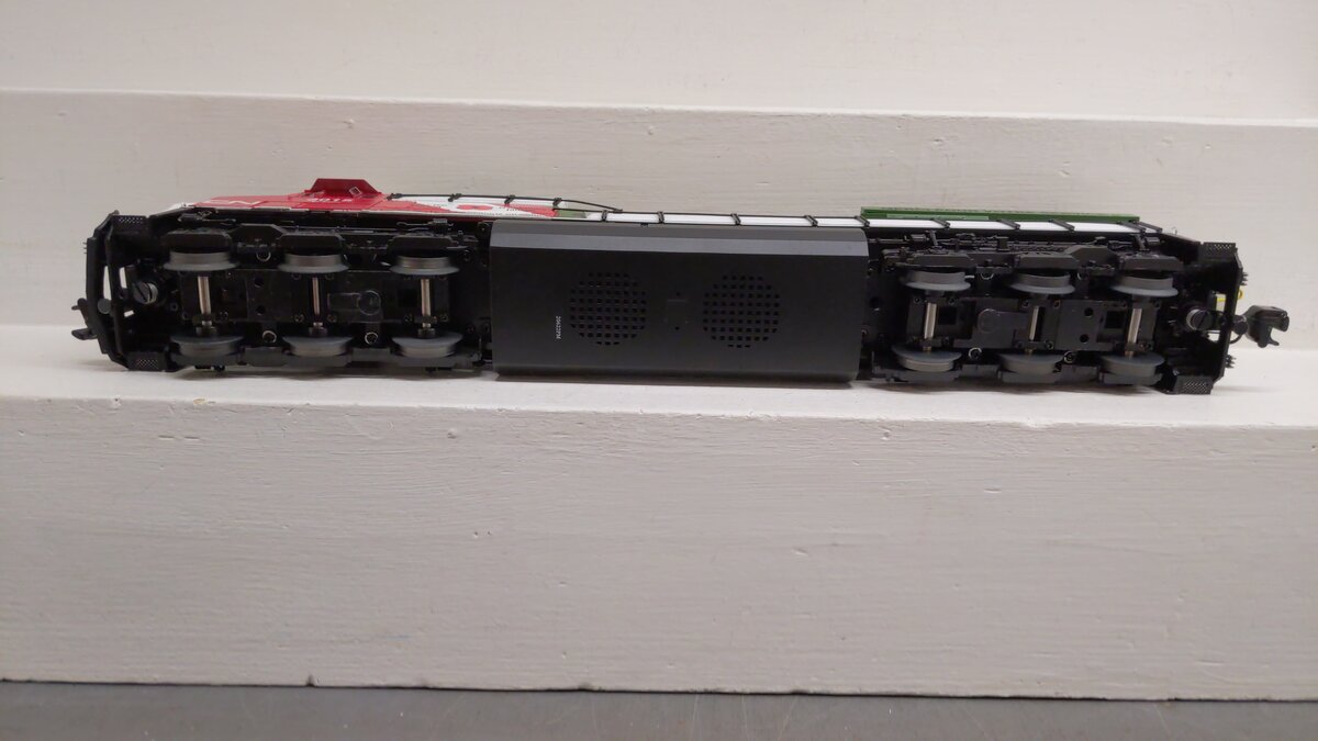 Lionel 2233499 O Canadian National Veterans Non-PWD ES44AC Diesel Loco #3015 LN/Box