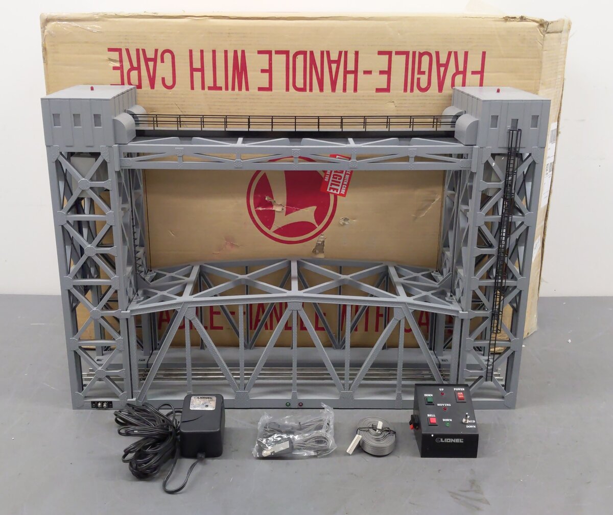 Lionel 6-12782 Operating Lift Bridge with Bell & Lights EX/Box