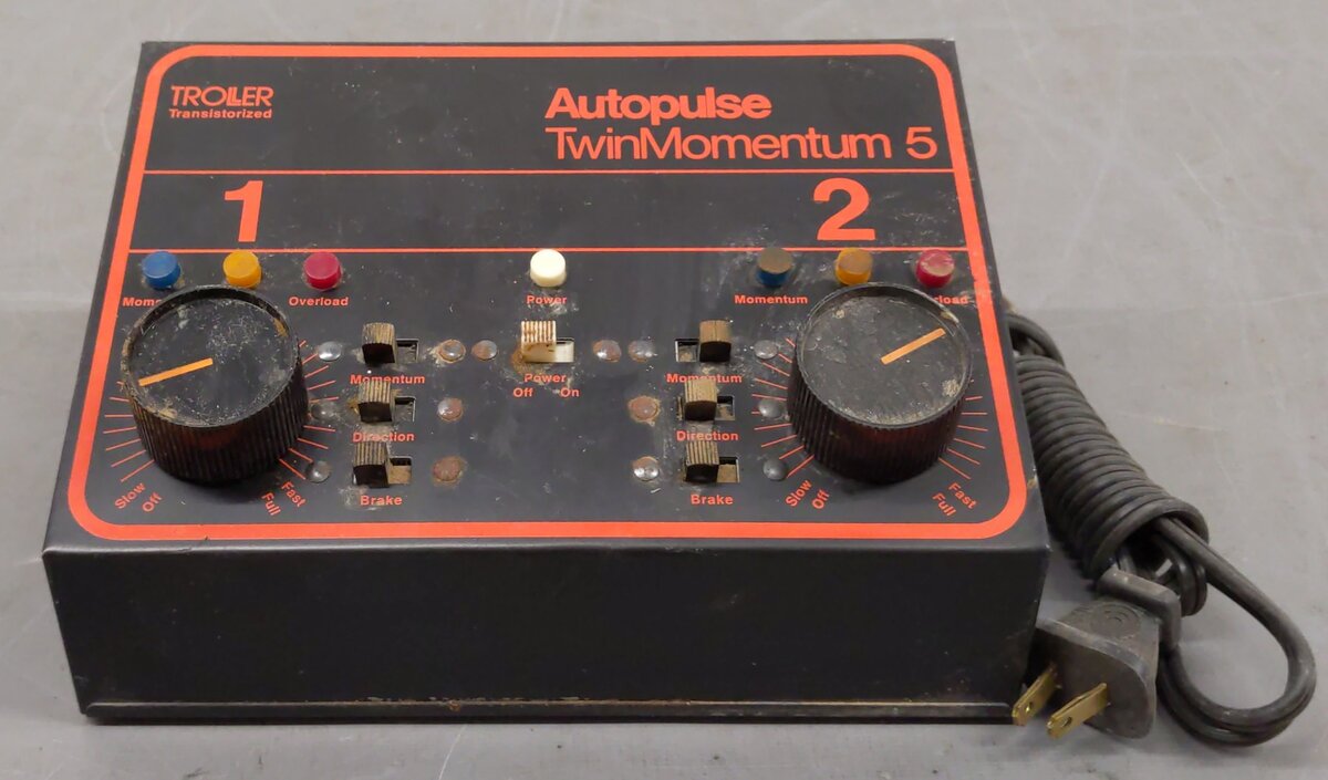 Troller 8000 Autopulse Twin Momentum 5 Transistorized Model Railroad Power Pack VG