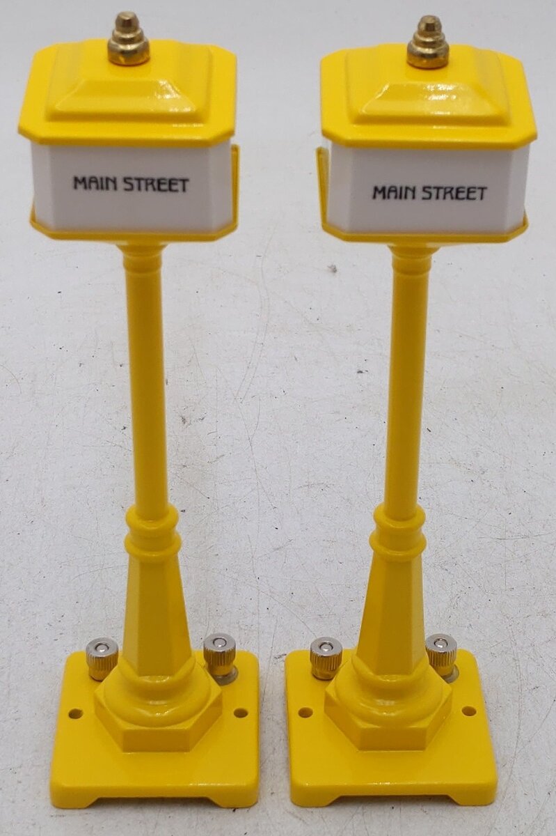 MTH 20-1028 O Gauge Yellow Street Lamp Accessory (Pair of 2) LN/Box
