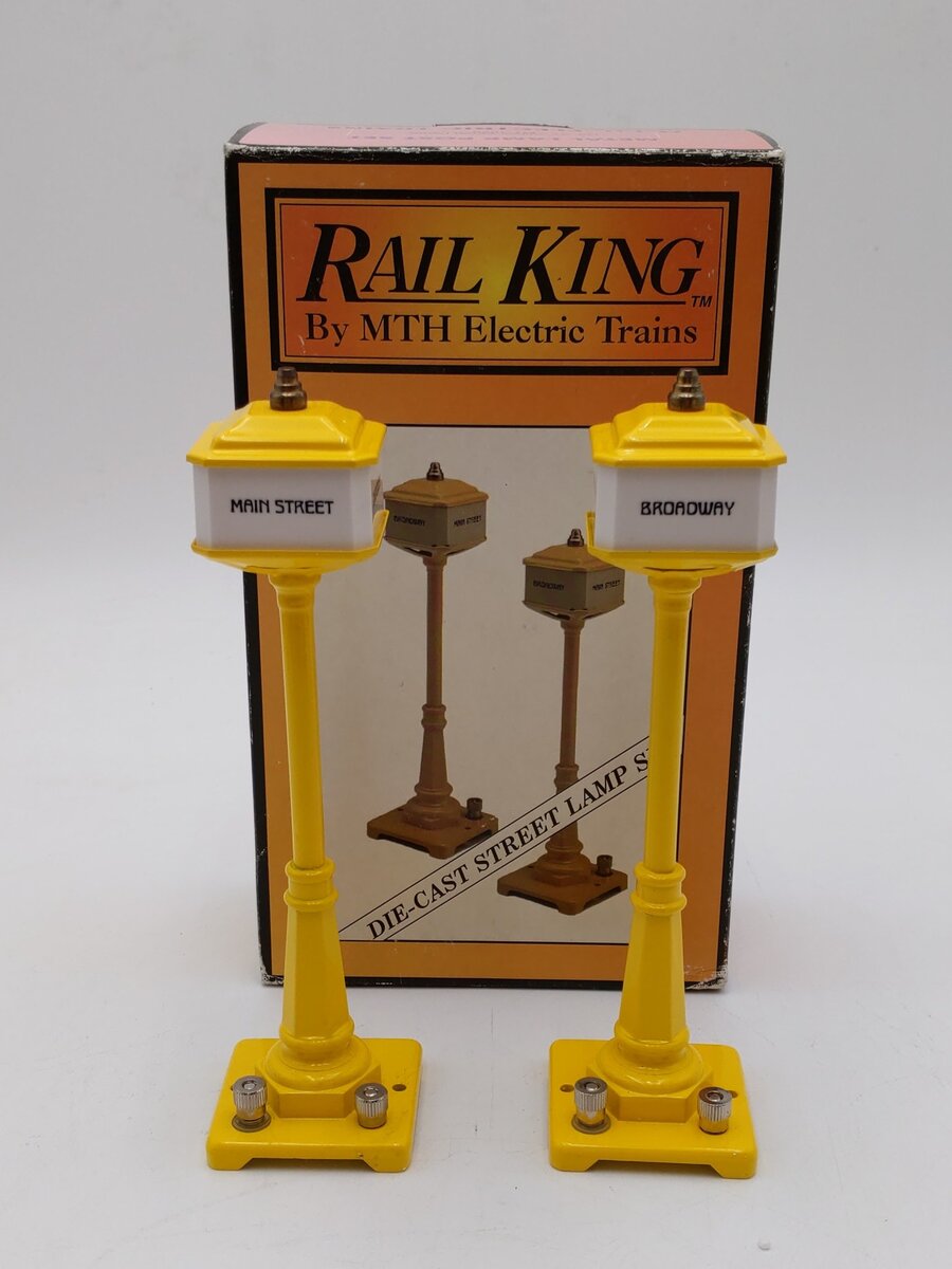 MTH 20-1028 #57 O Scale Yellow Metal Lamp Post Set (Set of 2) NIB