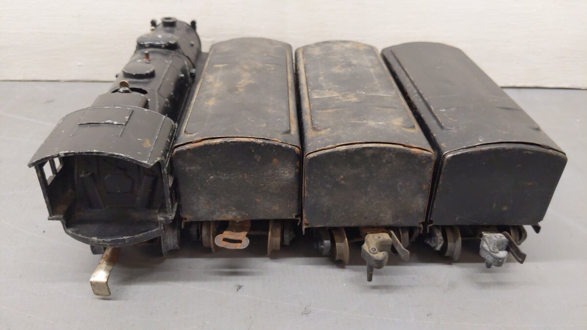 Lionel Vintage O Steam Locomotive & (3) Lionel Scout Tenders
