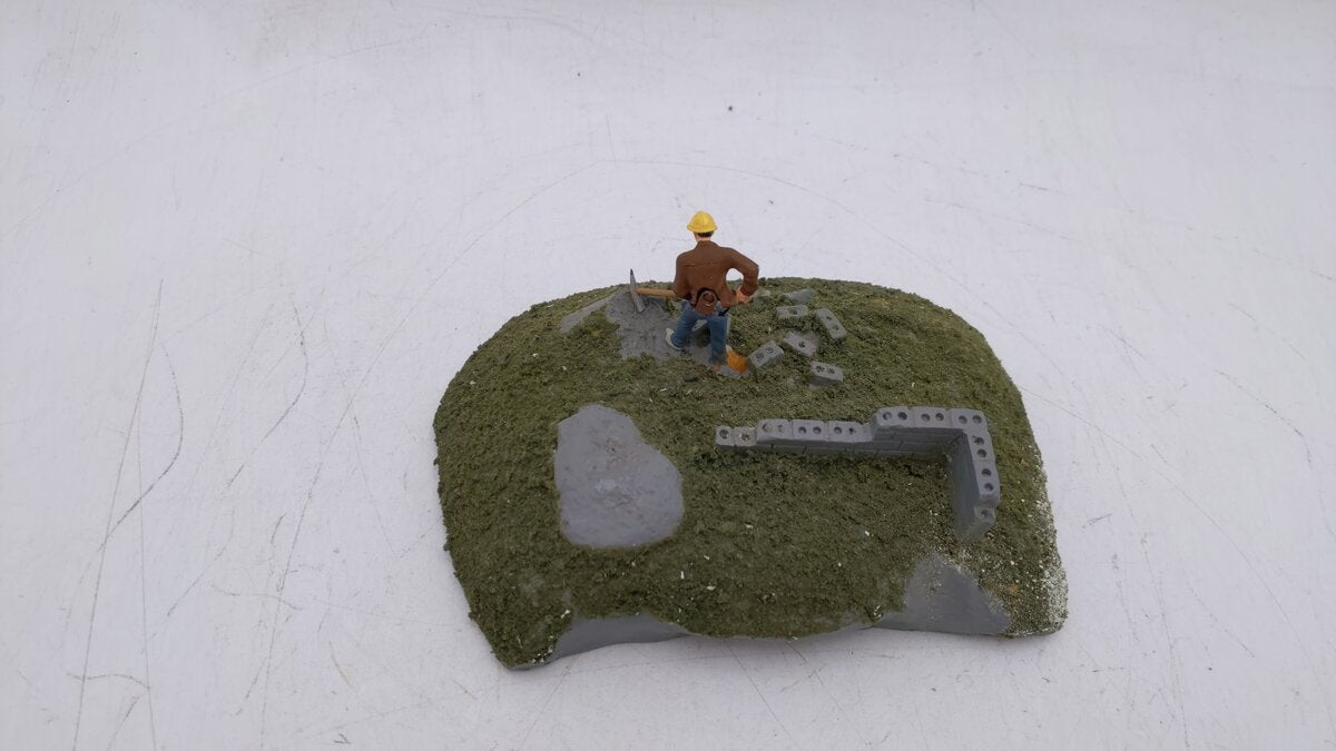 K-Line K42415 Figure w/ Sledgehammer-Construction Scene LN/Box