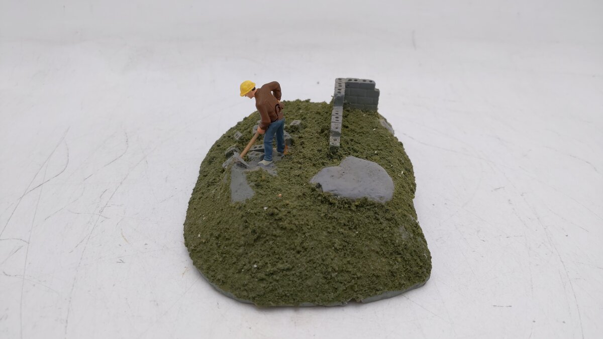 K-Line K42415 Figure w/ Sledgehammer-Construction Scene LN/Box