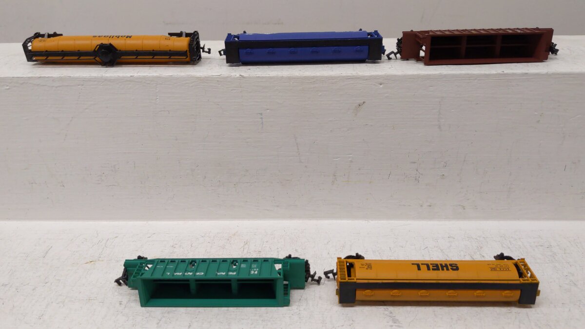 Aurora N Scale Assorted Freight Cars #1245,X-38370,8517,77902,1360 [5] EX/Box