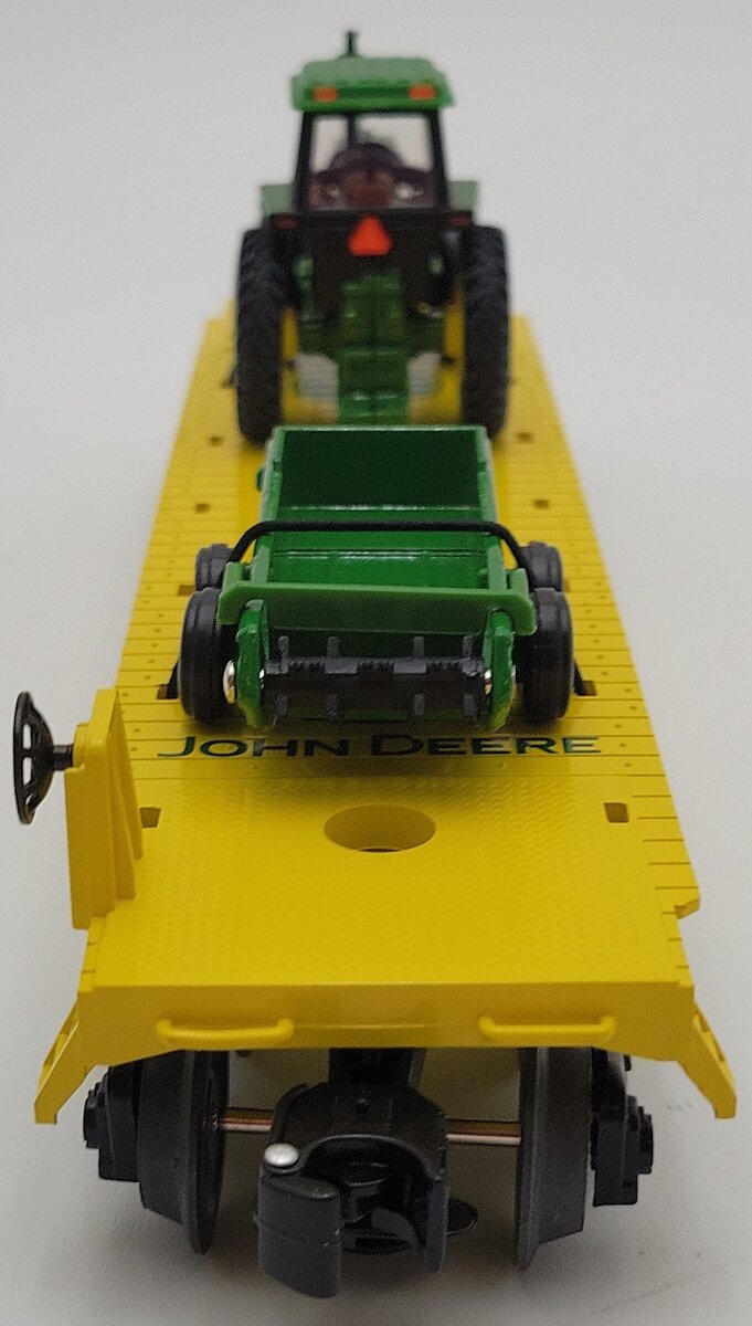 Lionel 6-85321 O John Deere Flatcar w/Tractor & Spreader Load NIB