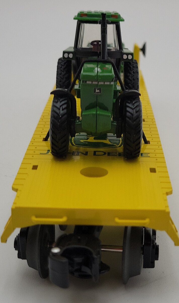 Lionel 6-85321 O John Deere Flatcar w/Tractor & Spreader Load NIB