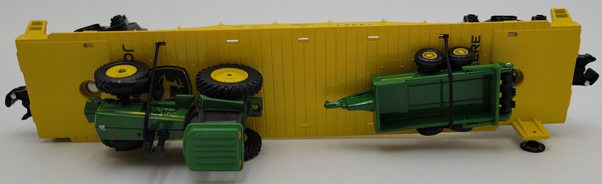 Lionel 6-85321 O John Deere Flatcar w/Tractor & Spreader Load NIB