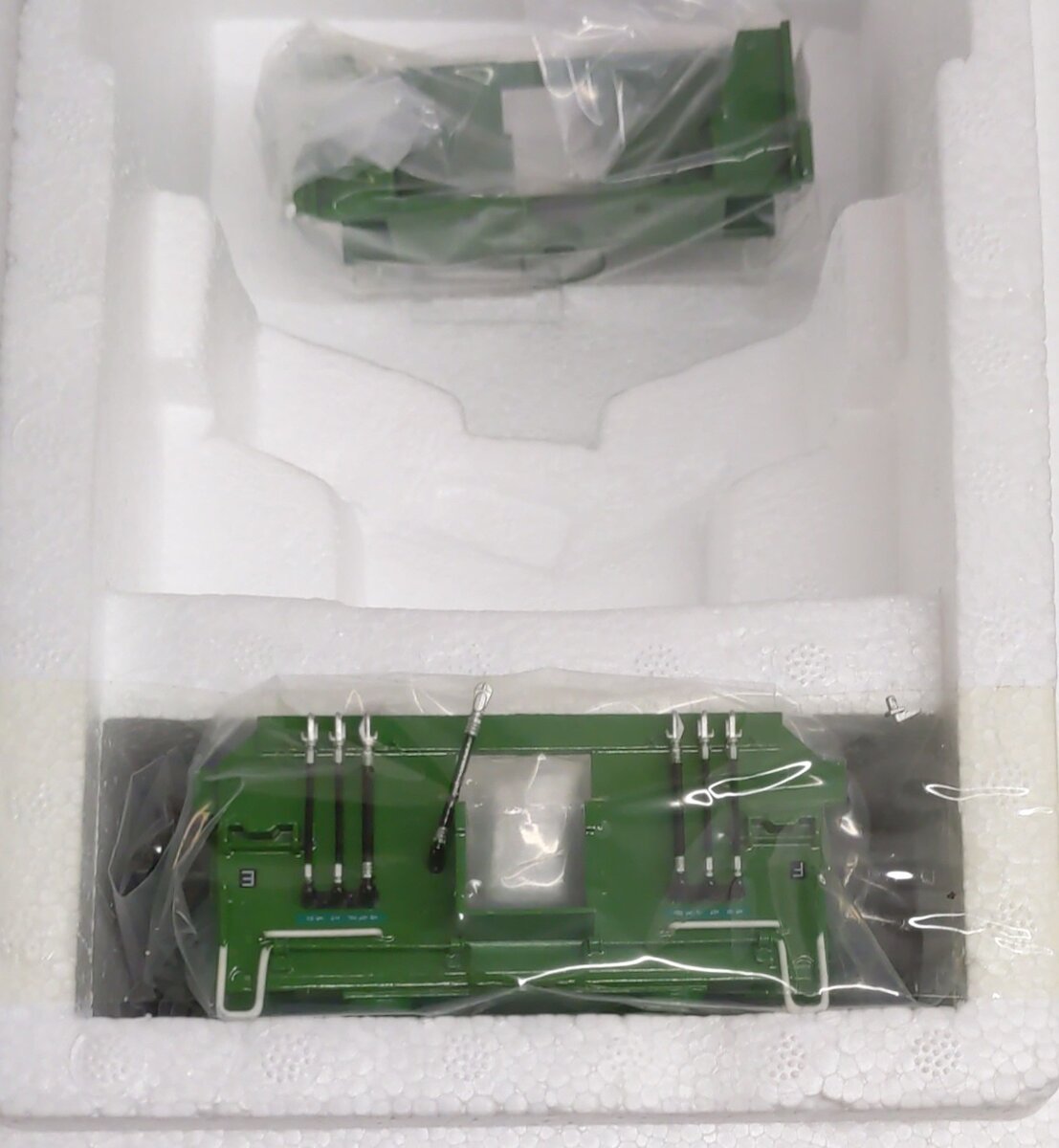 MTH 70-2166-1 G Gauge Christmas SD70ACe Diesel Engine #1206 with Proto-Sound 3 NIB