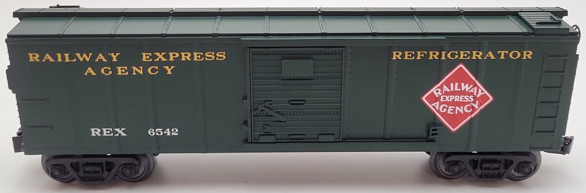 MTH 30-79475 O Railway Express Agency Operating Boxcar with Signal Man #6542     LN/Box