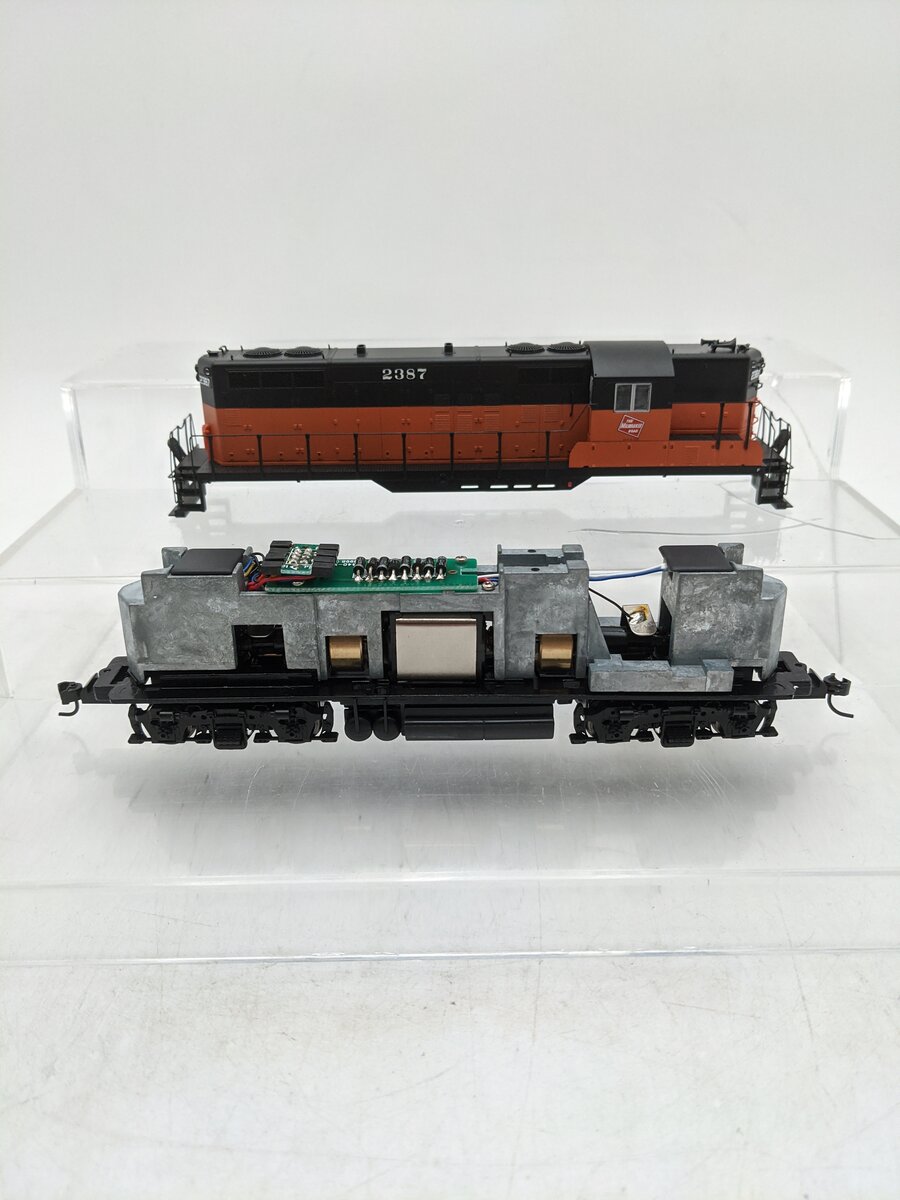 Proto 2000 23706 HO Scale Milwaukee Road EMD GP9 Diesel Locomotive #2387 EX/Box