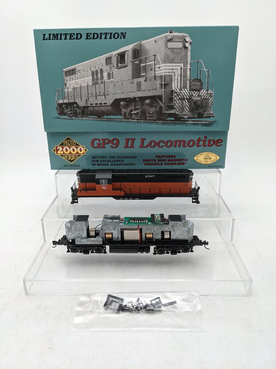 Proto 2000 23706 HO Scale Milwaukee Road EMD GP9 Diesel Locomotive #2387 EX/Box