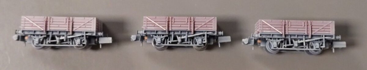 Graham Farish 377-475Z N Weathered BR China Clay wagons w/ Flat Hoods (Set of 3) LN/Box