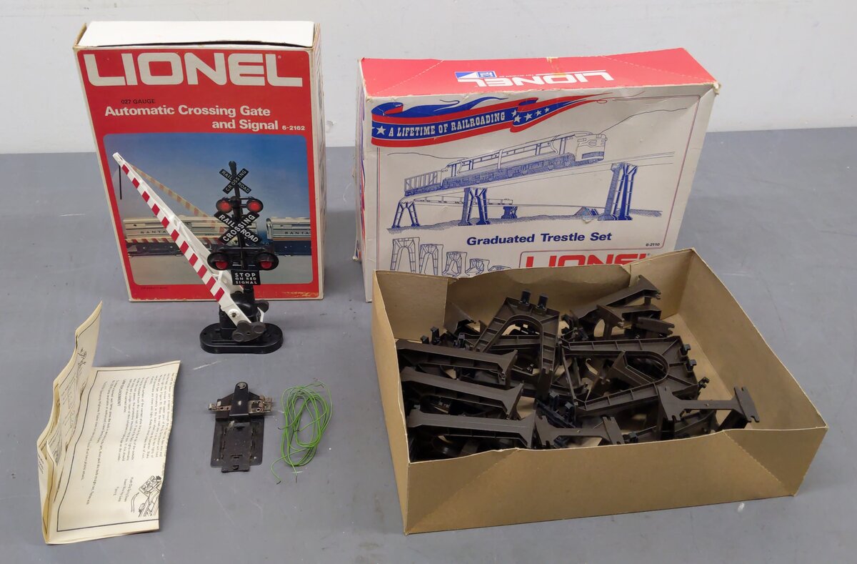 Lionel 6-2110 / 6-2162 O27 Gauge Assorted Accessories [2] VG/Box