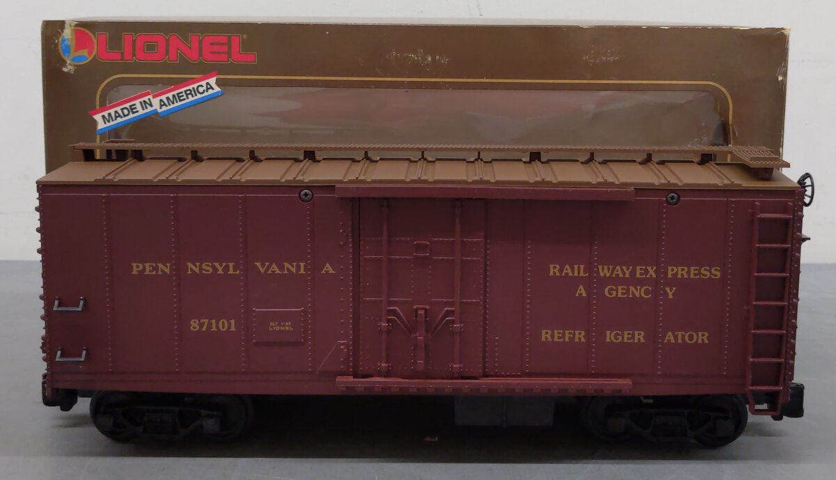 Lionel 8-87101 G Scale Pennsylvania Railroad REA Reefer EX/Box