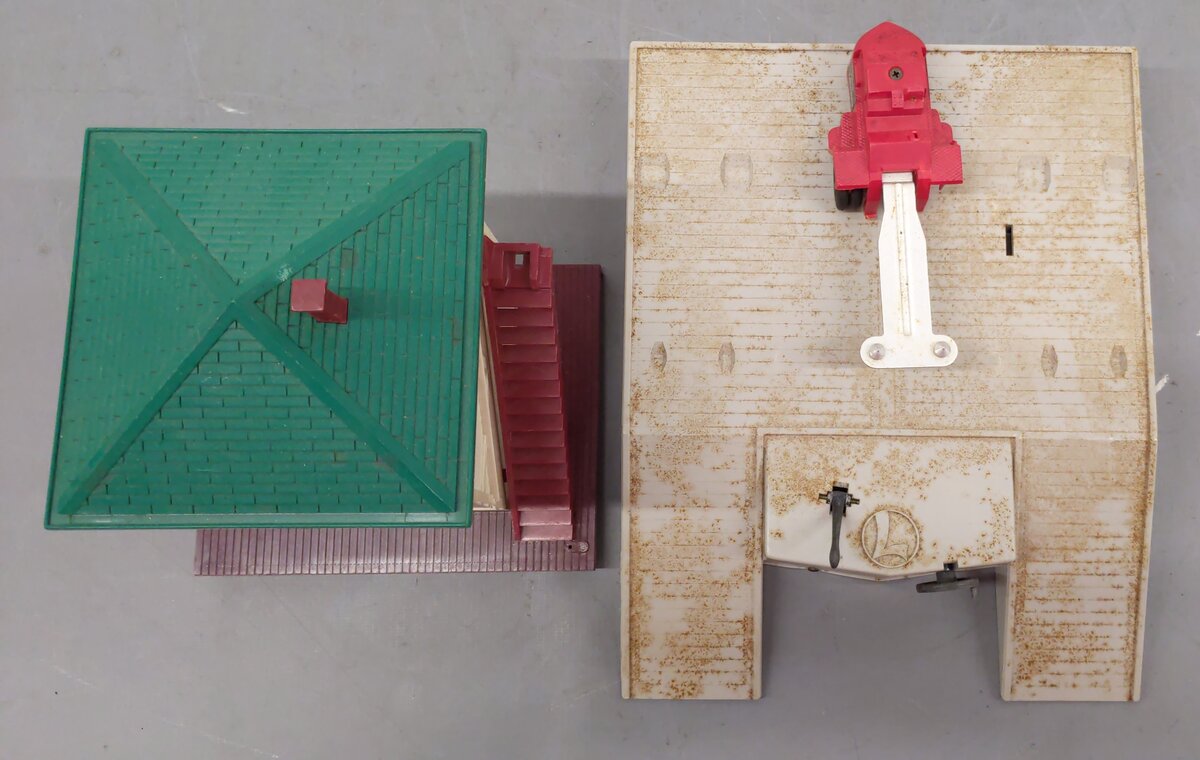 Lionel 445/460 Vintage O Gauge Switch Tower & Piggyback Loader Platform [2]