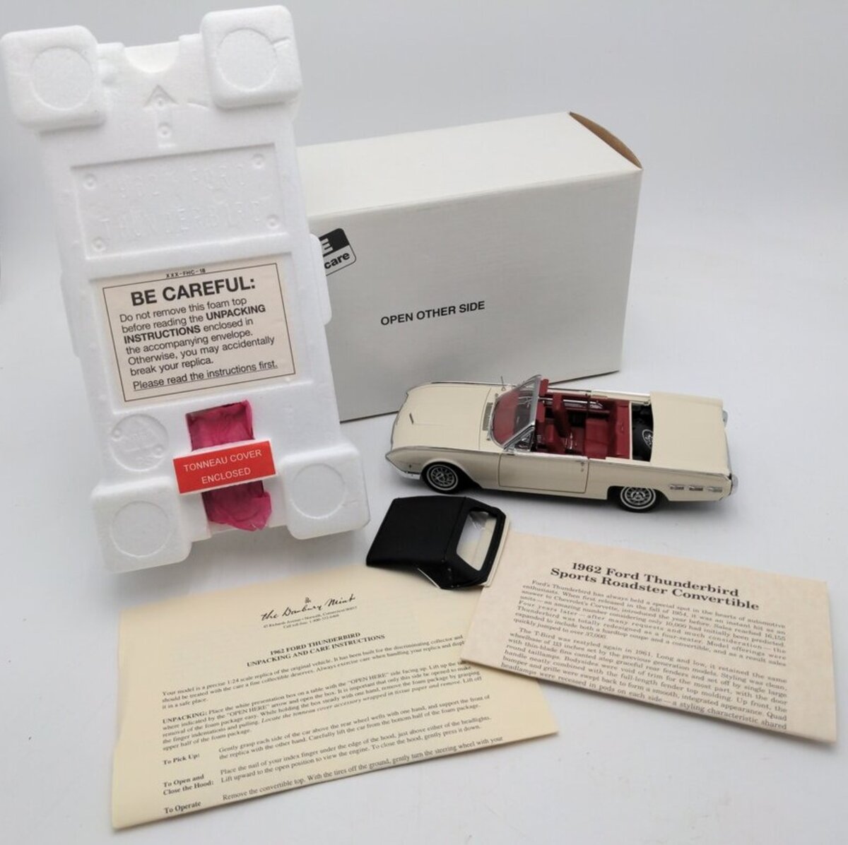 Danbury Mint 195-043 1:24 Scale '62 Ford Thunderbird Sports Roadster Convertible VG/Box
