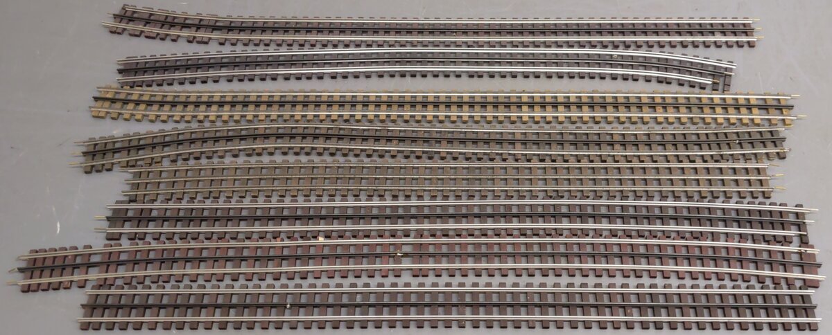 Assorted O Gauge Curve/Straight Track Sections [8]