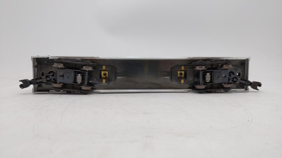 Lionel 6-9577 O Gauge Burlington "Silver Halter" Aluminum Passenger Coach EX