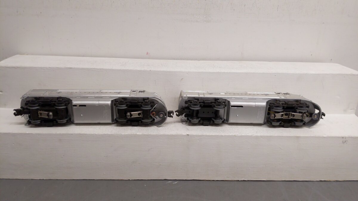 Lionel 6-8054 O Burlington F-3 AA Chrome Diesel Locomotives #8054/#8055 EX
