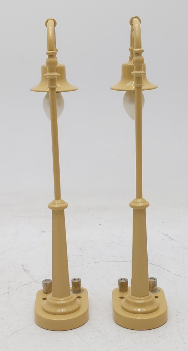MTH 1056 O Scale Cream Diecast Street Lamp Set #58 EX/Box