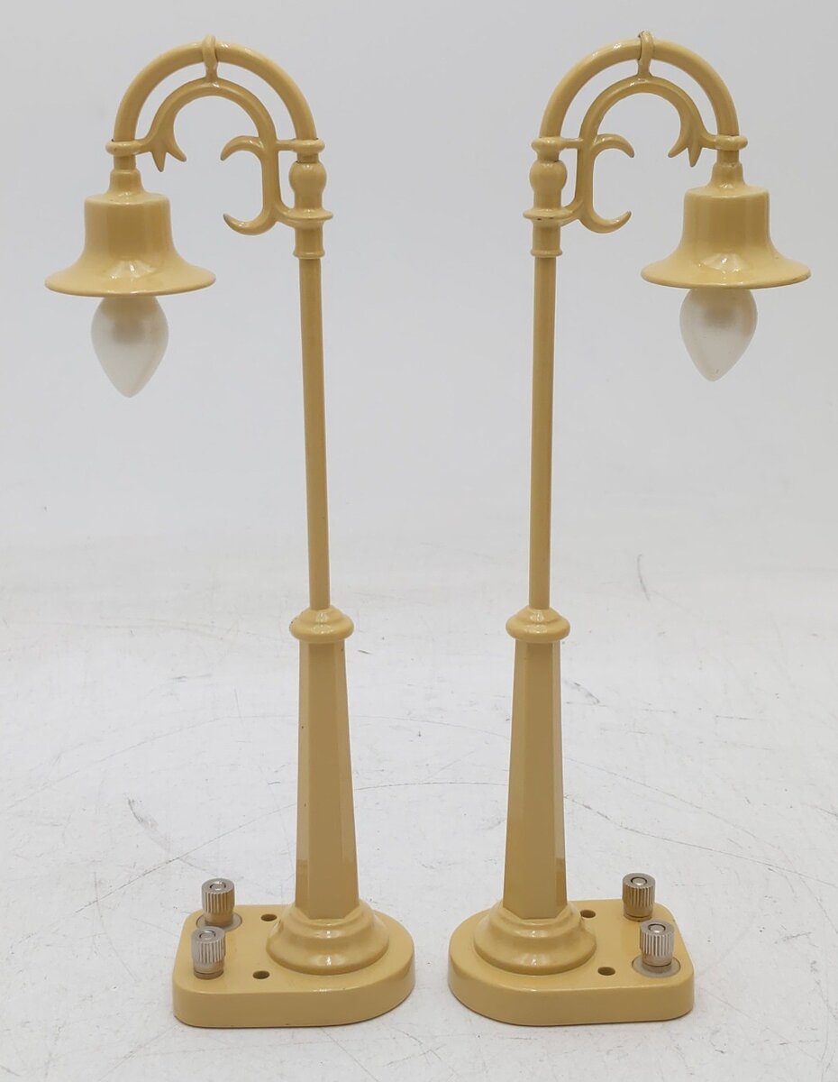 MTH 1056 O Scale Cream Diecast Street Lamp Set #58 EX/Box
