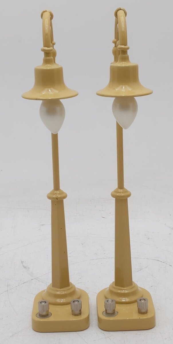 MTH 1056 O Scale Cream Diecast Street Lamp Set #58 EX/Box
