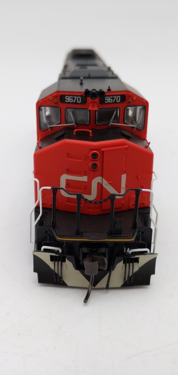 Atlas 10002730 HO CN GP40-2(W) Gold Diesel Locomotive #9670 w/DCC/LokSound EX/Box