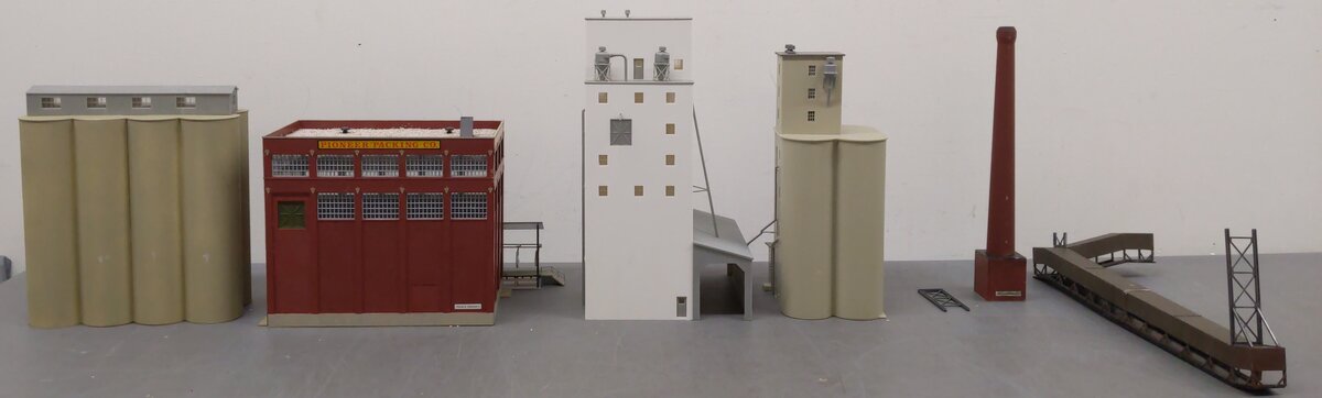HO Scale Assorted Factory Buildings and Pieces [6] VG