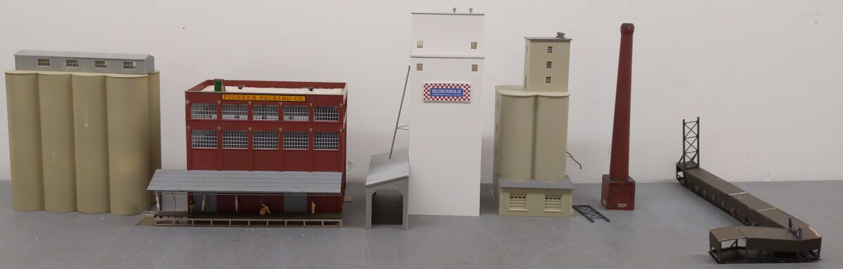 HO Scale Assorted Factory Buildings and Pieces [6] VG