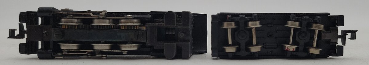 Minitrix 2916 N Scale AT&SF Steam Locomotive & Tender EX
