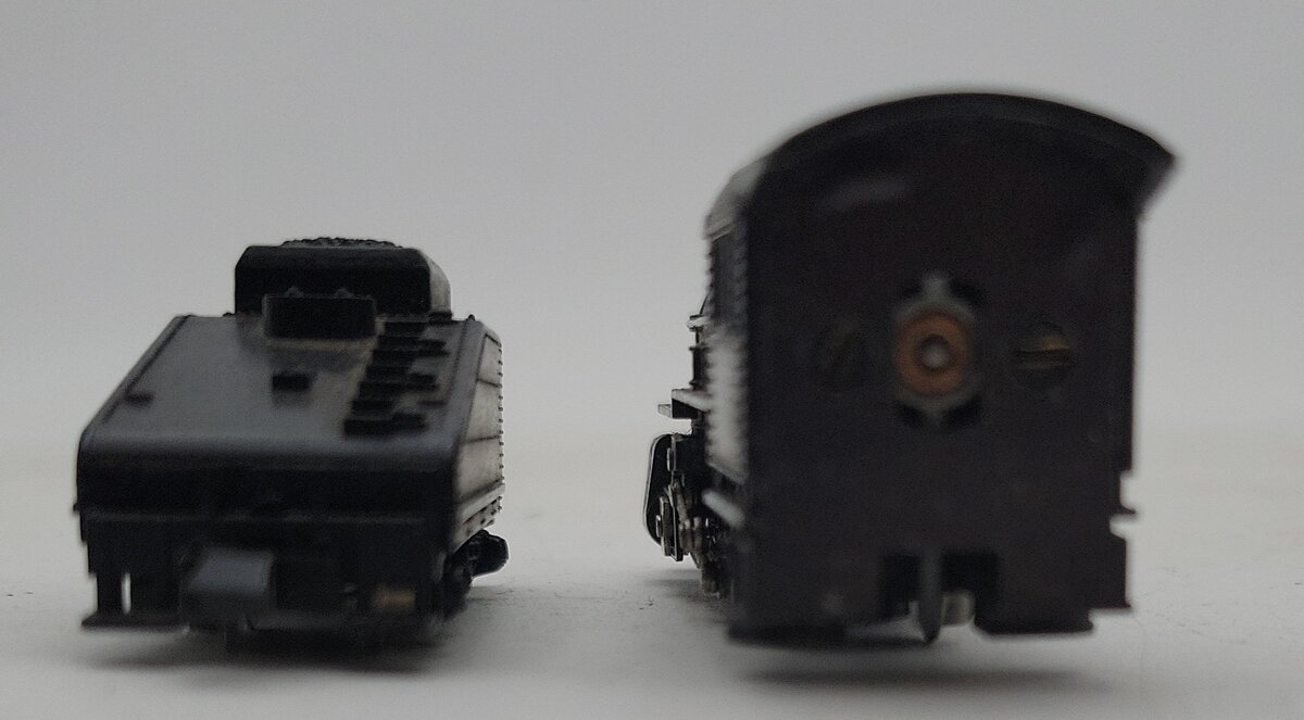 Minitrix 2916 N Scale AT&SF Steam Locomotive & Tender EX