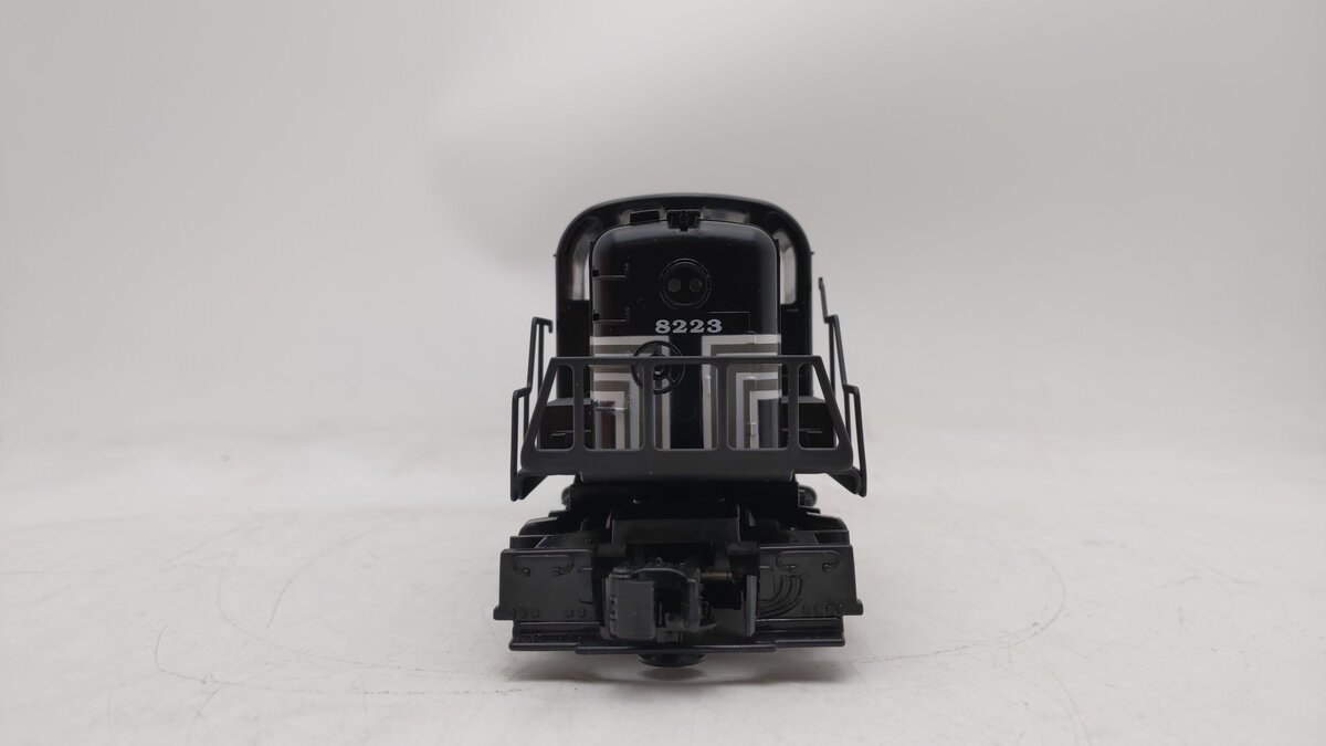 Lionel 6-18835 O New York Central Alco RS-3 Diesel Locomotive #8223 EX/Box