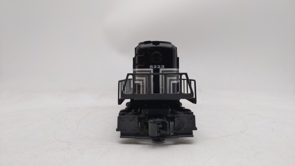 Lionel 6-18835 O New York Central Alco RS-3 Diesel Locomotive #8223 EX/Box