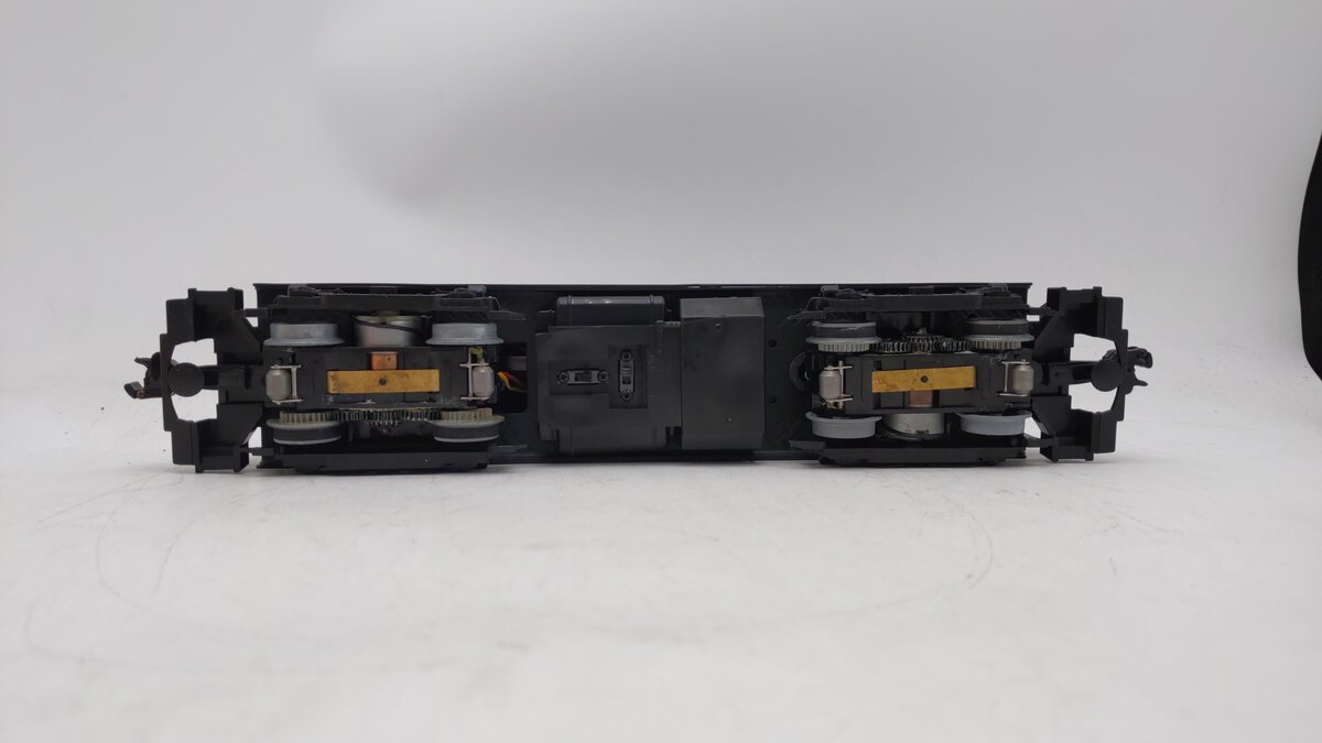 Lionel 6-18835 O New York Central Alco RS-3 Diesel Locomotive #8223 EX/Box
