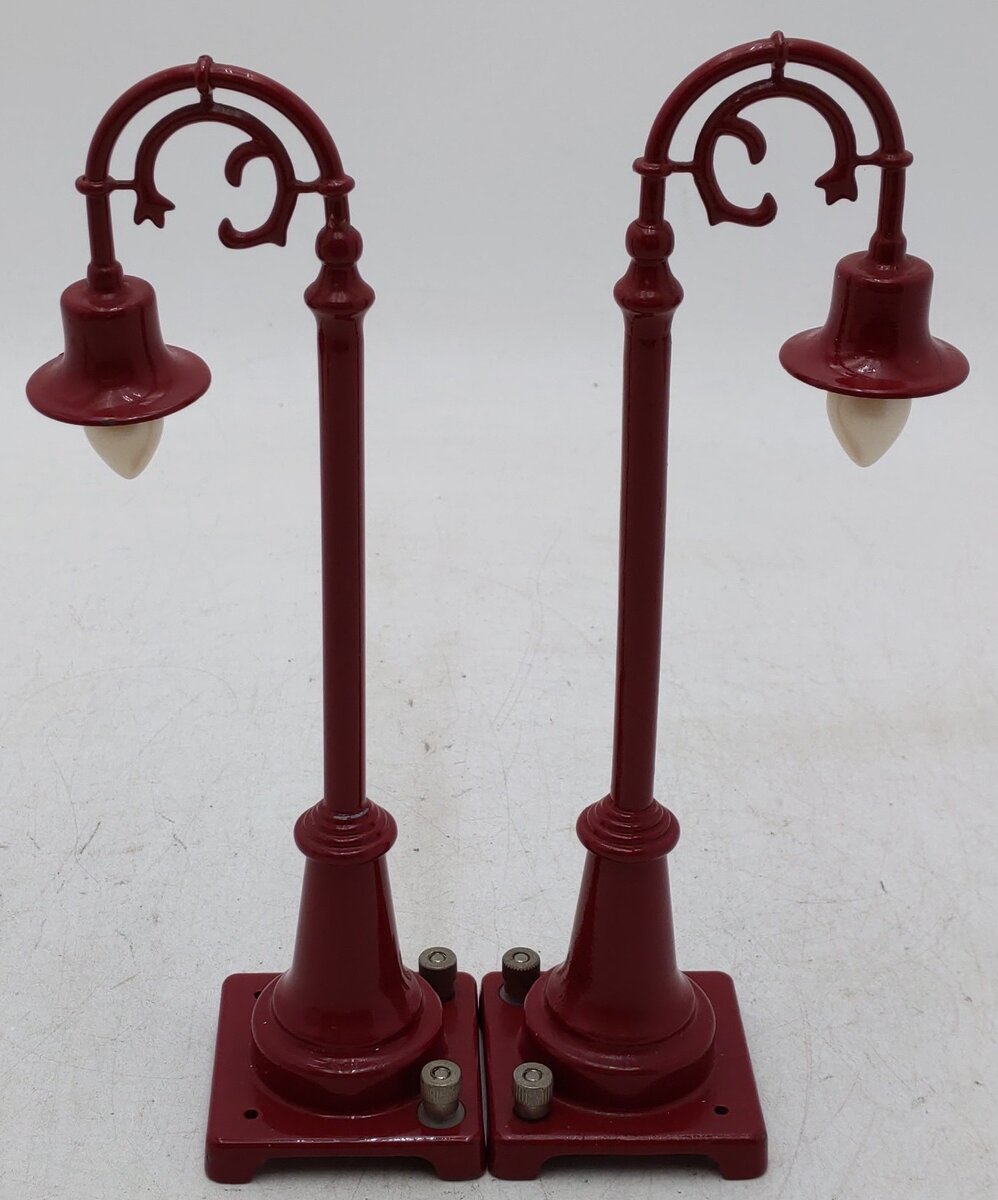 MTH 10-1030 O Gauge Die-Cast Street Lamp Set of 2 EX/Box