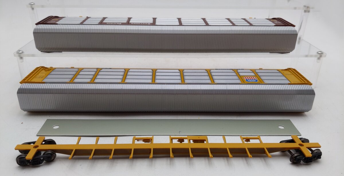 Walthers Assorted HO Scale 89' Enclosed Auto Carriers [2] VG/Box