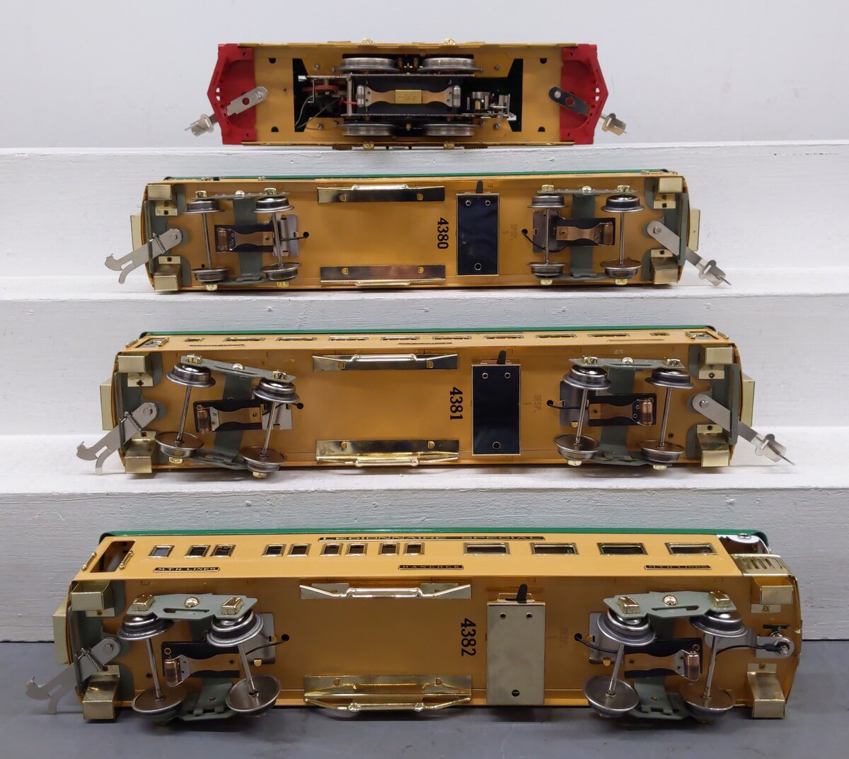 MTH 10-1186-0 Legionnaire Std Gauge Electric Passenger Train Set EX/Box