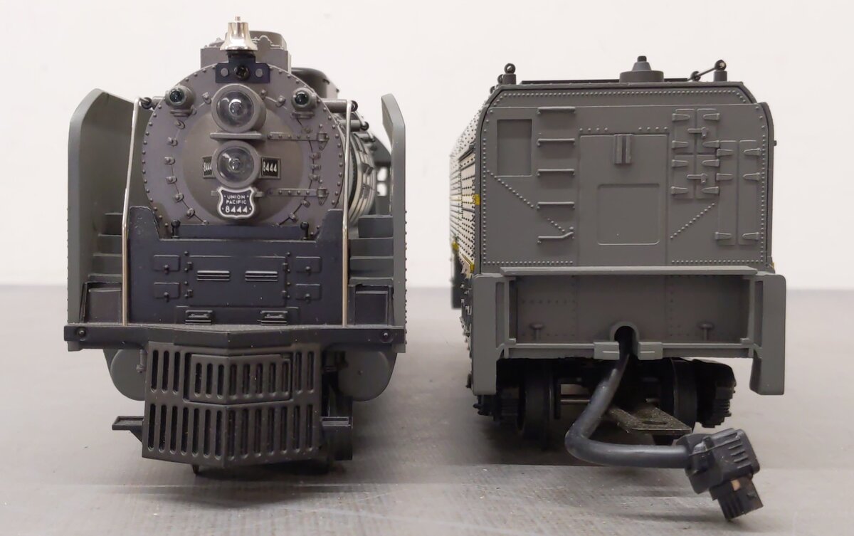 MTH 30-1151-0 4-8-4 UP Northern Steam Locomotive & Tender #8444 EX/Box