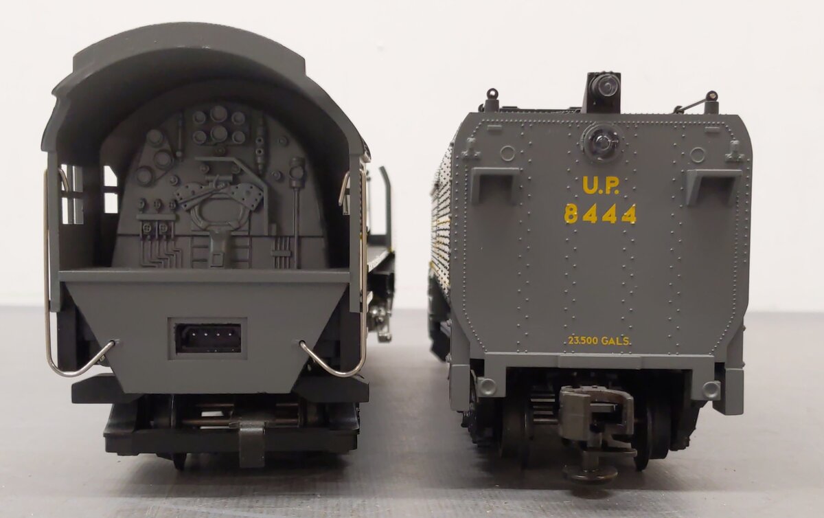 MTH 30-1151-0 4-8-4 UP Northern Steam Locomotive & Tender #8444 EX/Box
