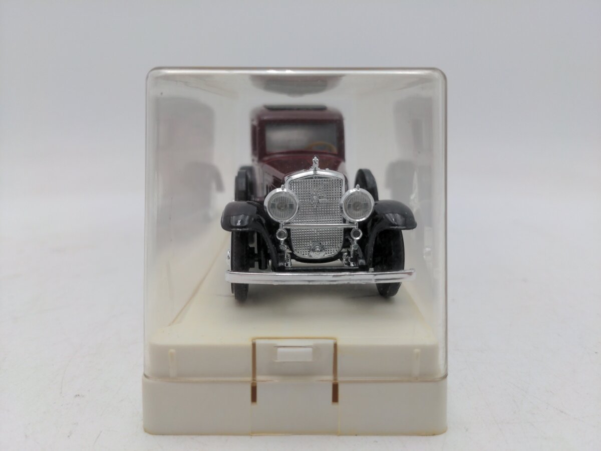 Solido 1:43 Scale Golden Age Cadillac V16 Budweiser Delivery Car EX