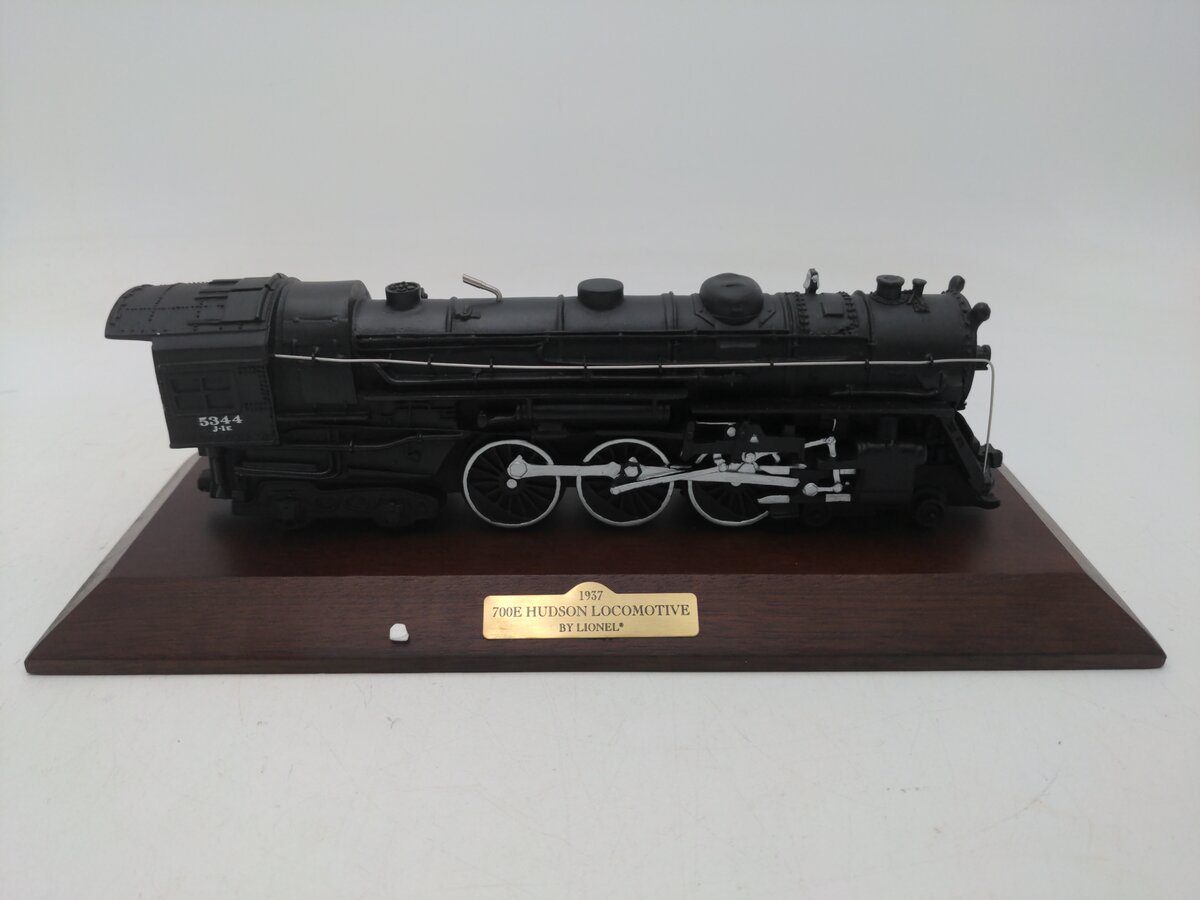 Avon/Lionel 700E Hudson Locomotive w/ Display Base EX/Box