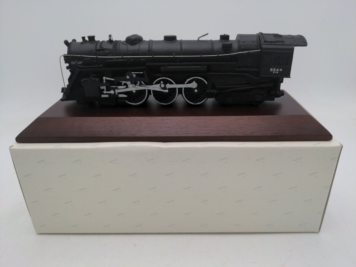 Avon/Lionel 700E Hudson Locomotive w/ Display Base EX/Box