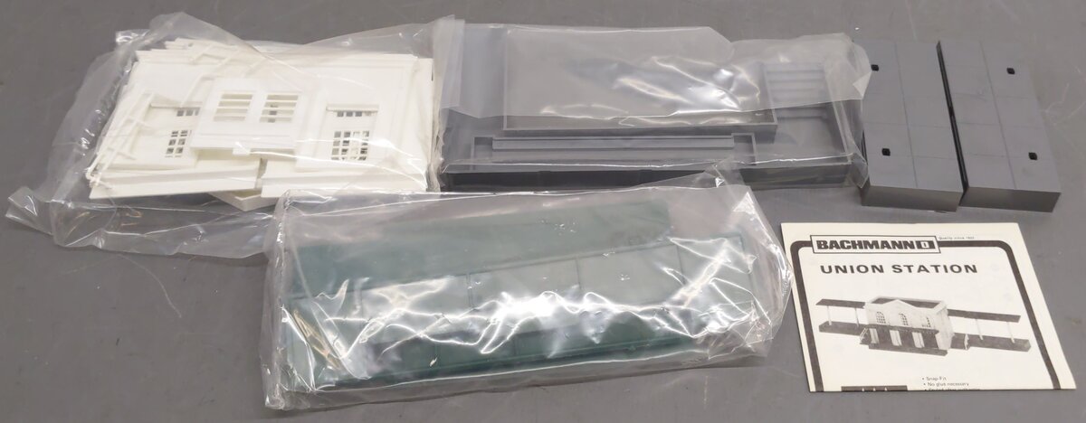 Bachmann 1958 O Plasticville Union Station Snap-Fit Classic Building Kit EX/Box