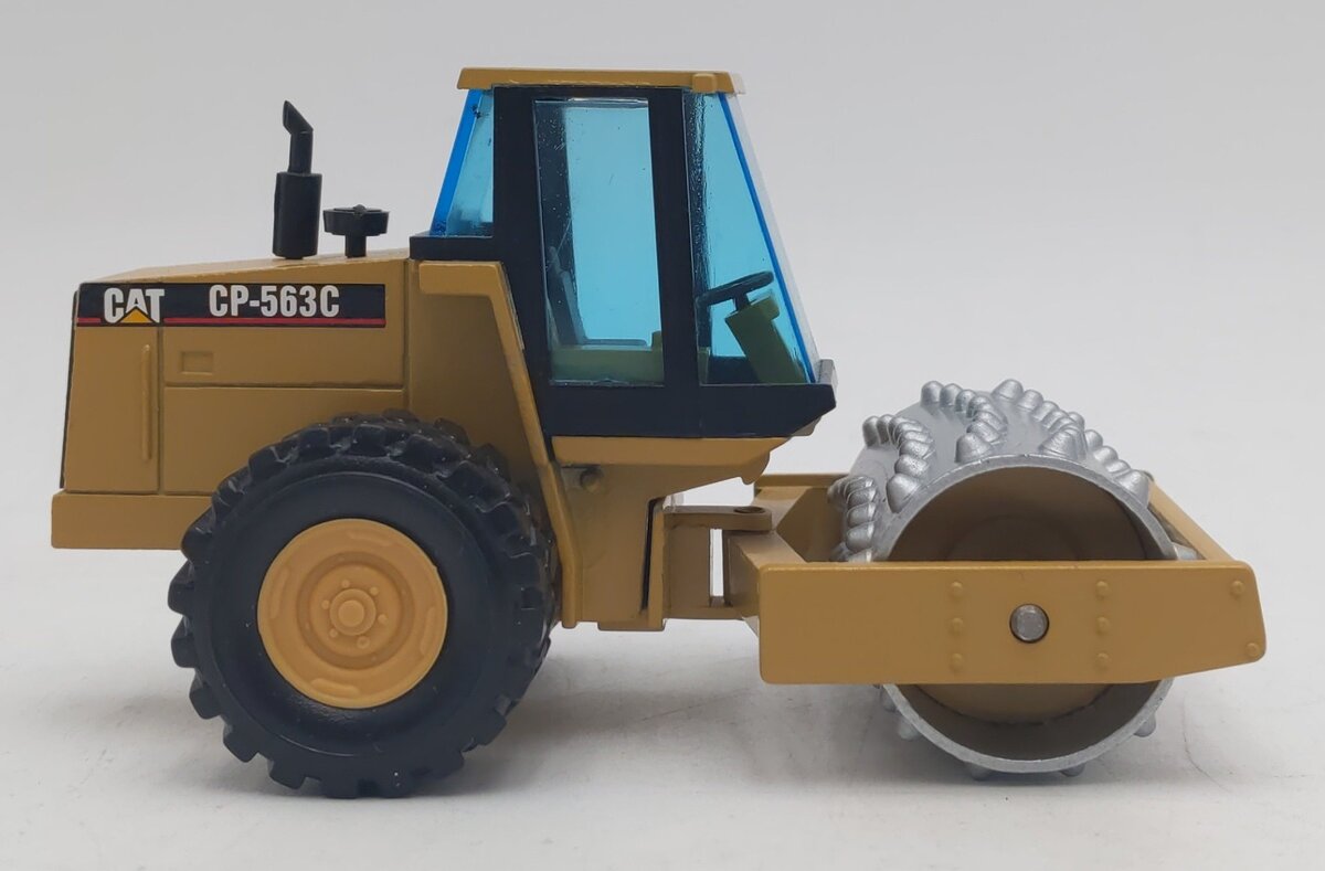 NZG 4013 1:50 Cat CP-563C Vibratory Soil Compactor w/ Enclosed Cab EX/Box