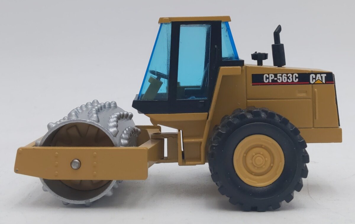 NZG 4013 1:50 Cat CP-563C Vibratory Soil Compactor w/ Enclosed Cab EX/Box