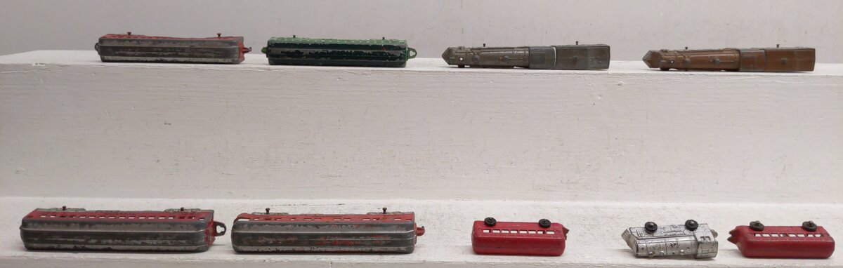 Tootsietoy Vintage HO Scale Die-Cast Locomotives & Passenger Cars [9] VG