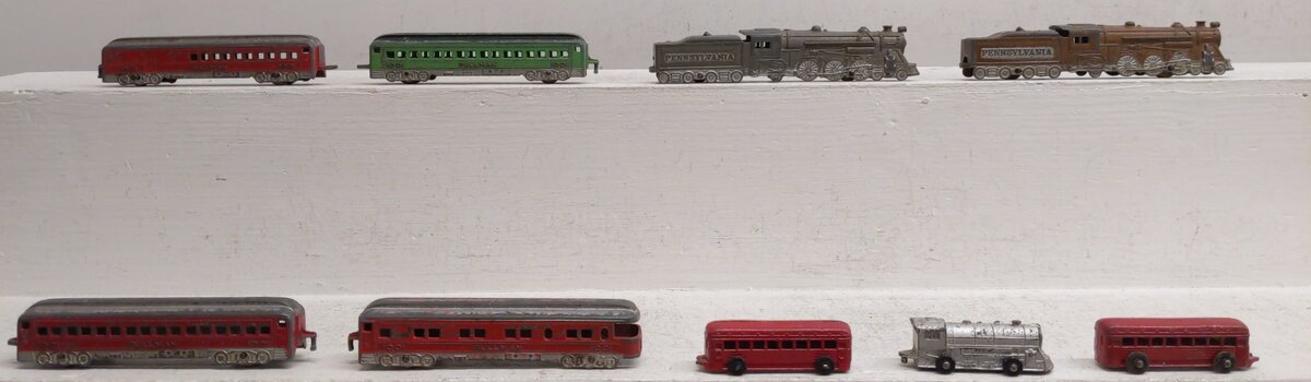 Tootsietoy Vintage HO Scale Die-Cast Locomotives & Passenger Cars [9] VG