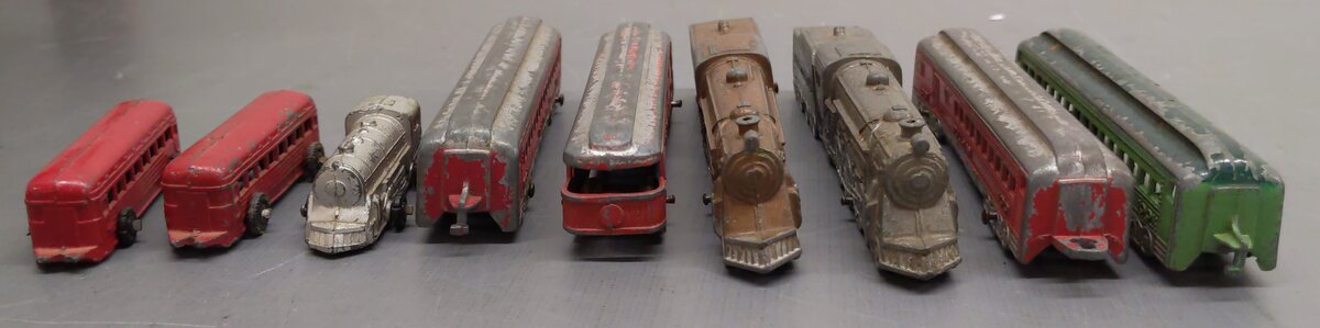 Tootsietoy Vintage HO Scale Die-Cast Locomotives & Passenger Cars [9] VG