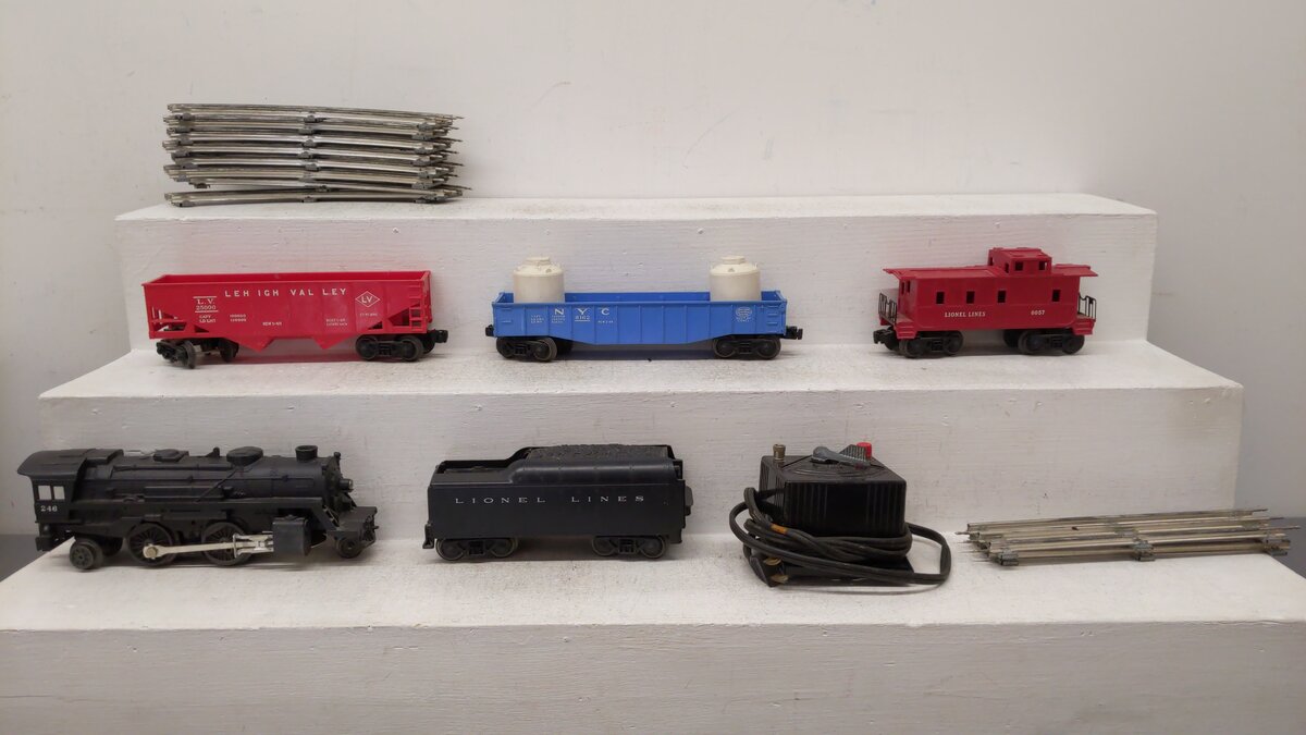 Lionel 1609 Vintage O 246 Steam Freight Set w/1130T, 6162-25, 6057 & 1016 EX/Box